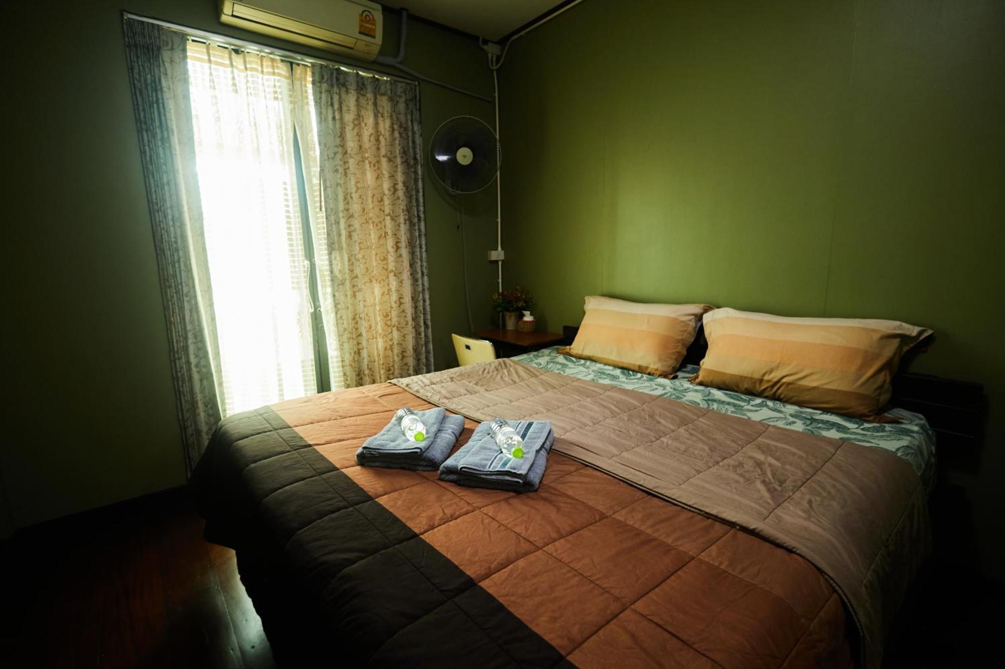 Chommuang Guest House فرا ناخون سي أيوتثايا الغرفة الصورة