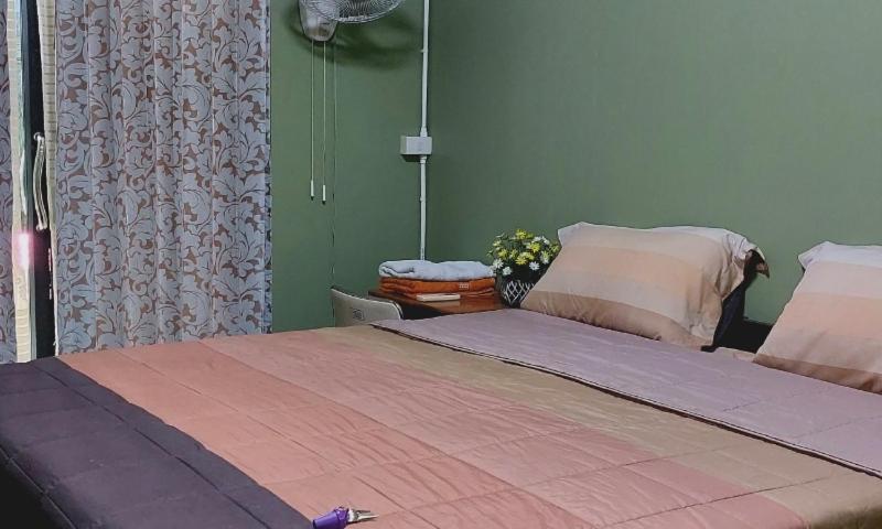 Chommuang Guest House فرا ناخون سي أيوتثايا الغرفة الصورة